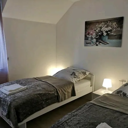 Modern Wohnen I Parkplatz I Wlan I Netflix I Balkon I 6 Schlafplaetze Appartamento