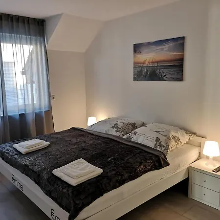 Modern Wohnen I Parkplatz I Wlan I Netflix I Balkon I 6 Schlafplaetze Appartamento