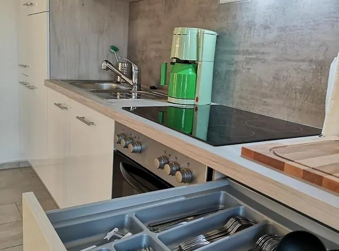 Modern Wohnen I Parkplatz I Wlan I Netflix I Balkon I 6 Schlafplaetze Apartment *