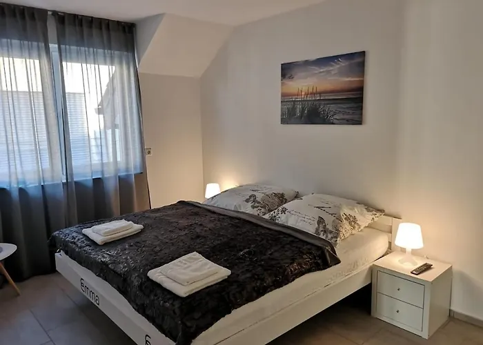 Modern Wohnen I Parkplatz I Wlan I Netflix I Balkon I 6 Schlafplaetze Apartment