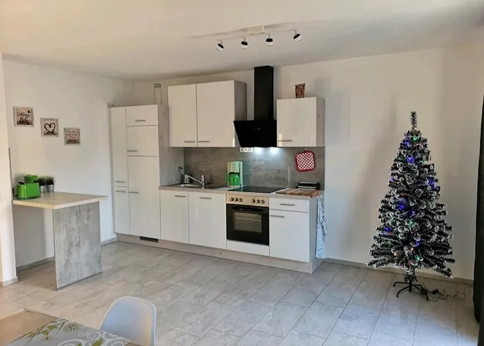 Apartment Modern Wohnen I Parkplatz I Wlan I Netflix I Balkon I 6 Schlafplaetze *